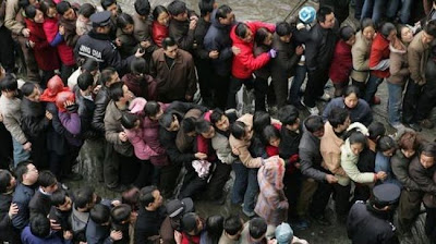 crowded train stations in china 12 Inilah Antrian Terpanjang di Dunia !