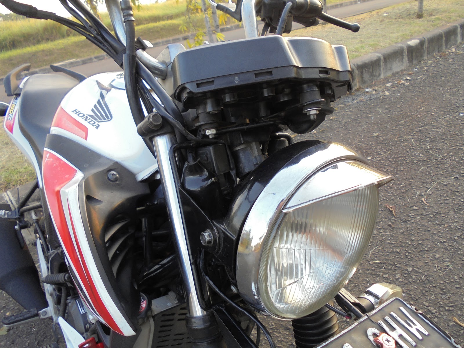 Bento Oto Blog Honda Old CB 150 R Modif Lampu Breket Pesek