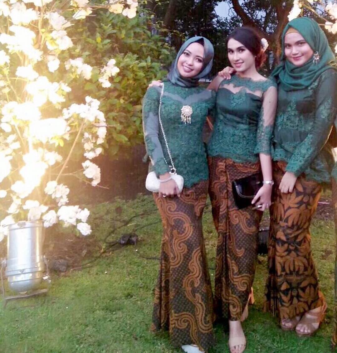 Cara Memadukan Kebaya  Modern Dengan Baju Batik  Pria 