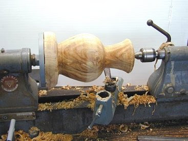 Rough turned cylinder:The turning blank is rough turned to a cylinder 