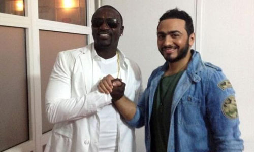 Daawo muuqaal cusub ay kuwada jiraan Akon iyo Tamer Hosny.