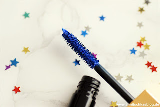 Review: Vinyl Couture - Yves Saint Laurent - blauer Mascara  - mit Tragebildern - www.annitschkasblog.de