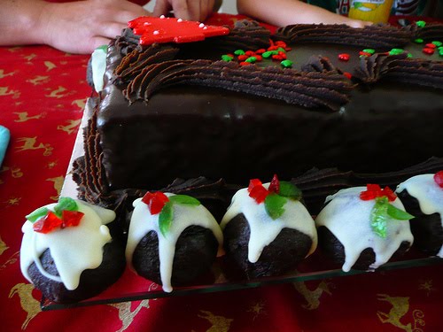 40 Christmas cake ideas - Jolly Santa cake - goodtoknow