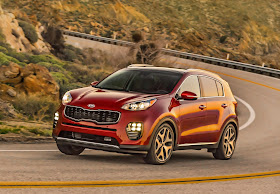 Front 3/4 view of 2017 Kia Sportage SX FWD