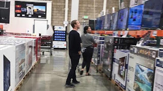 Zuckerberg dan Istri Kepergok Belanja di Toko Diskon