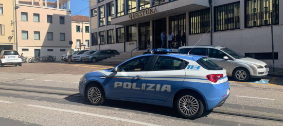 Foggia: violenza sessuale ai danni di una 13enne, arrestate tre persone