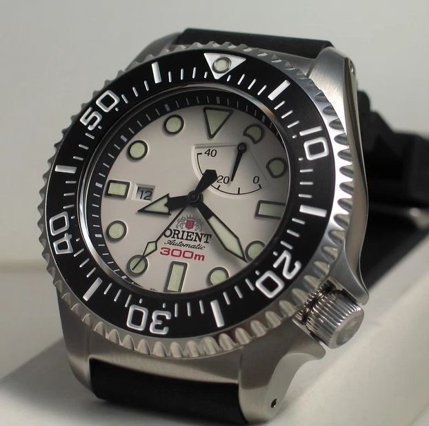 Top 10 đồng hồ nam cơ ORIENT 300M SATURATION DIVER – EL02003W 