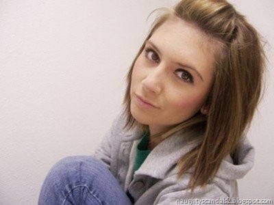 naughtyscandals_stolenphone (14)