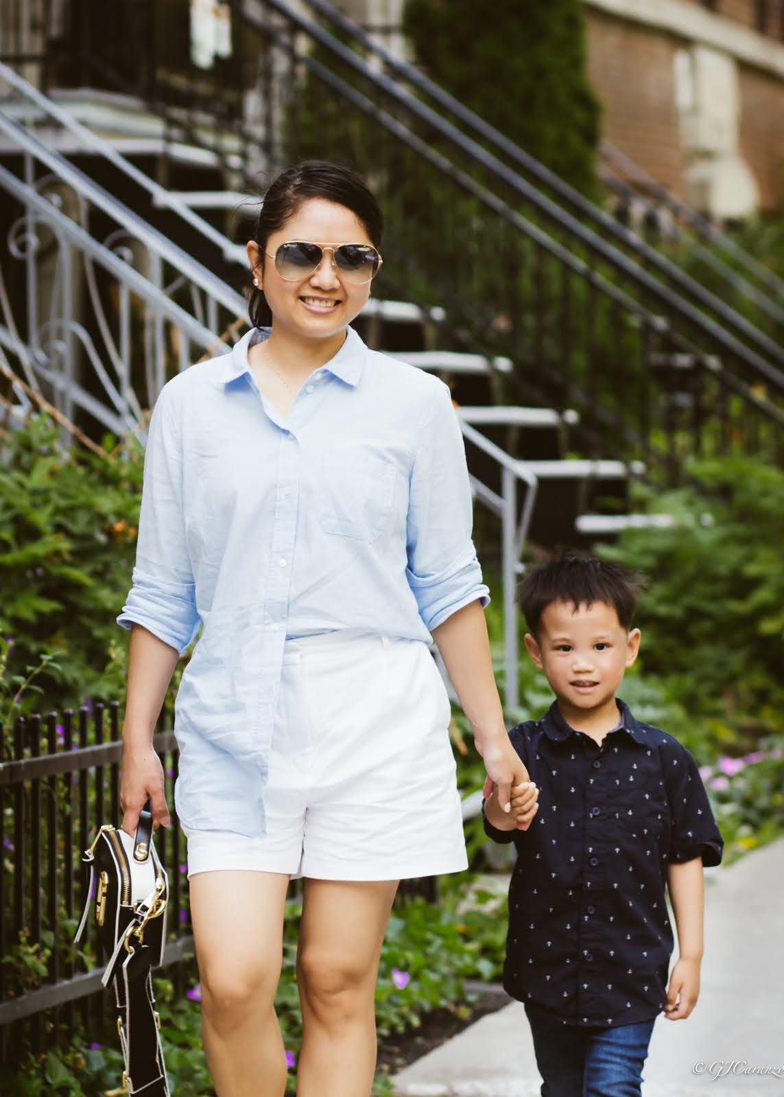 old navy light blue shirt_zara white shorts_coach bleeker sandals_marc jacobs sure shot bag_rayban aviator sunglasses in blue | petite fashion