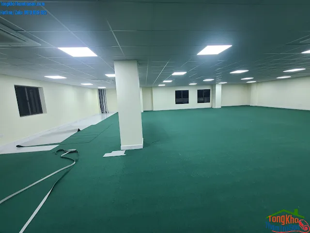 Thảm trải sàn văn phòng sử dụng thảm cuộn màu xanh lá