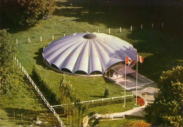 Sainte-Mère-Église - Musée Airborne - Airborne Museum  Architecte: François Carpentier   Construction 1962-64