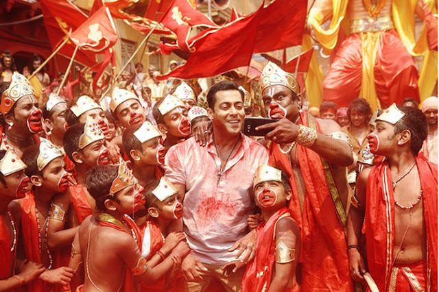 Salman Khan In Selfie Song Bajarangi Bhaijaan