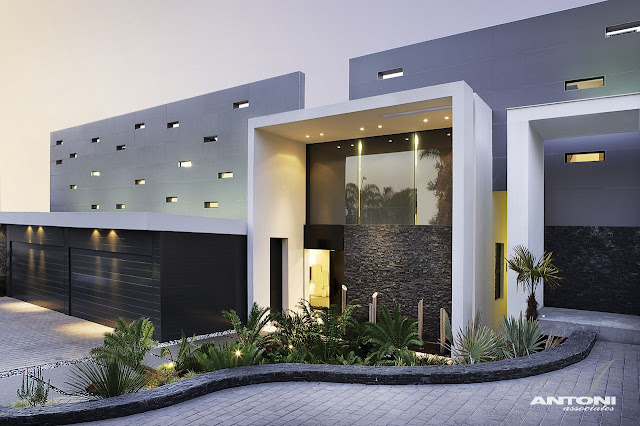 Picture of the entrance into the dream home in South Africa
