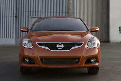 Nissan Altima Coupe 2010 - Front