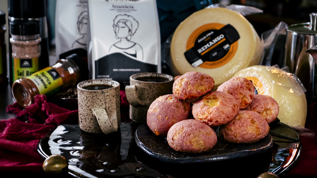 Pão de Queijo com Beterraba: Cor e Sabor em cada Mordida