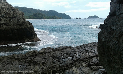 Wisata batu candi teluk kiluan Lampung