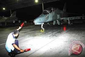 Penerbang Pesawat Tempur TNI AU Pecahkan Keheningan Malam