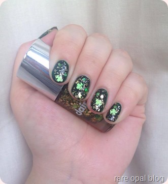 St.Patrick's Day green nails Catrice Hugo Moss nail polish with Claire's Accessories Sham-Rock My Heart Paddy's Day