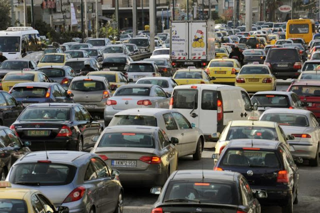 Κακοκαιρία – Κίνηση: Ουρές χιλιομέτρων ΤΩΡΑ στους δρόμους – Πού παρατηρούνται προβλήματα