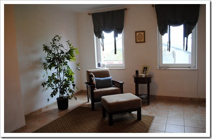 bedroom sitting area (2)