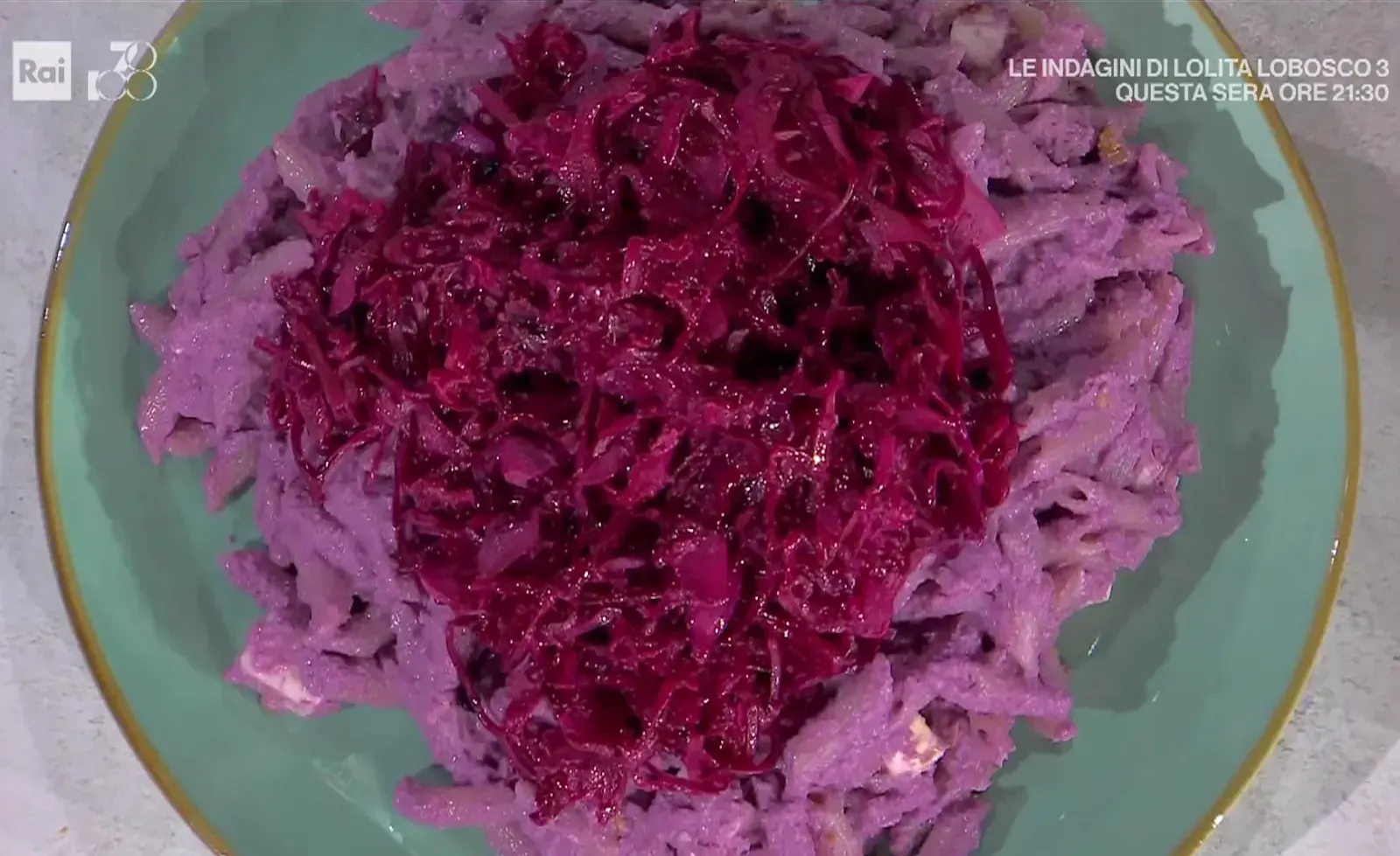 Penne con cavolo viola, noci e formaggio di Barbara De Nigris