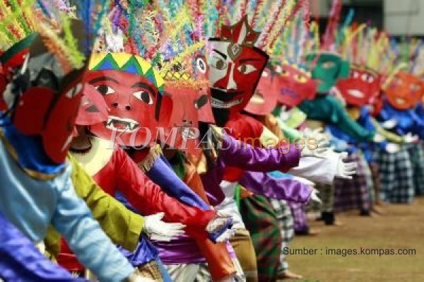 Seni dan Budaya Indonesia: Tari Ondel - Ondel -- Jakarta