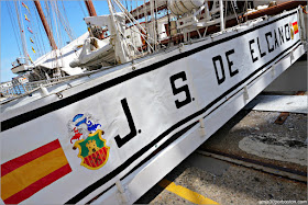 Entrada al Buque Escuela de la Armada Española Juan Sebastián de Elcano en el Puerto de Boston