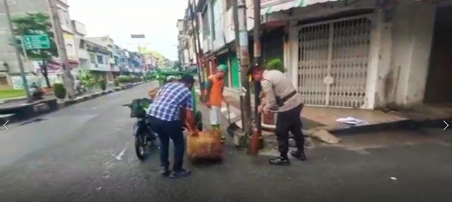 Ikut Bersihkan Jalanan, Kapolres Tebing Tinggi Ajak Petugas Kebersihan Jaga Kamtibmas