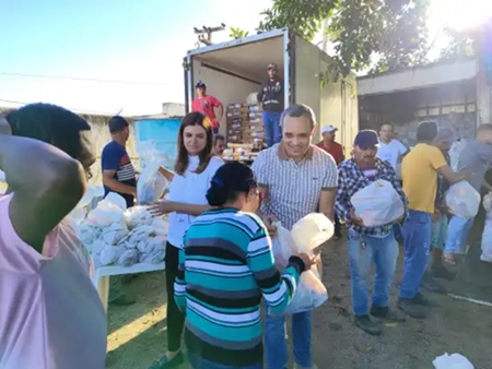 Prefeitura de São José do Egito entrega kits de desjejum a famílias carentes