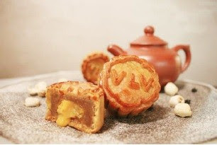 Source: VLV. The VLV lotus paste with salted egg custard liusha mooncake.