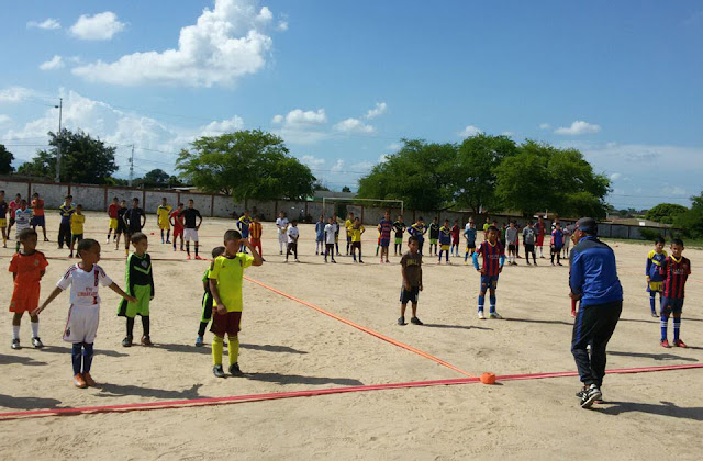 equipo-profesional-de-futbol-jbl-del-ulia-dicto-clinica-deportiva