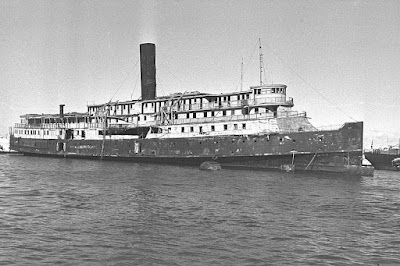 IMMIGRANT'S SHIP EXODUS AT HAIFA PORT.