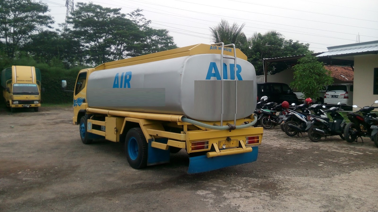 Dijual Mobil  truk tangki  8000 liter Mitsubishi 125 hd 