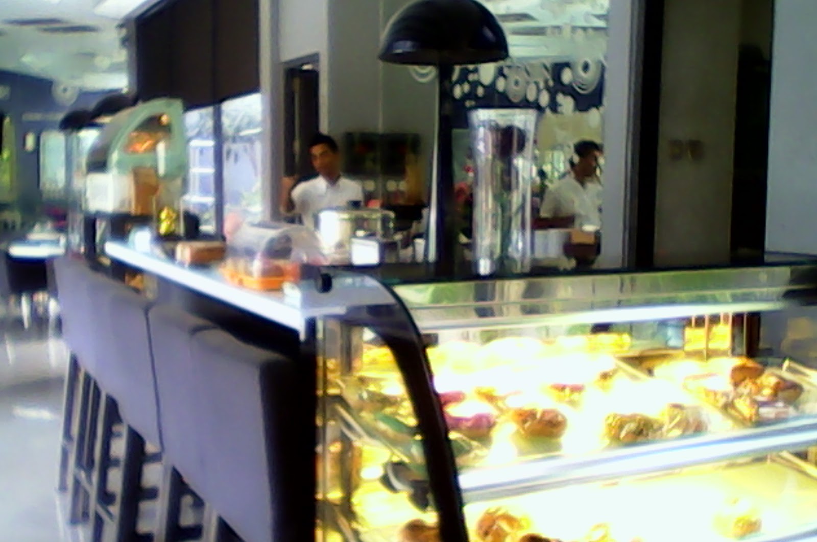 Semarang Coret: Beli Oleh-Oleh di Nissin Emporium Cafe 