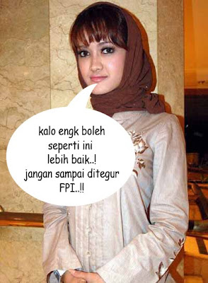 [Image: julia-perez-peres-pake-jilbab.jpg]