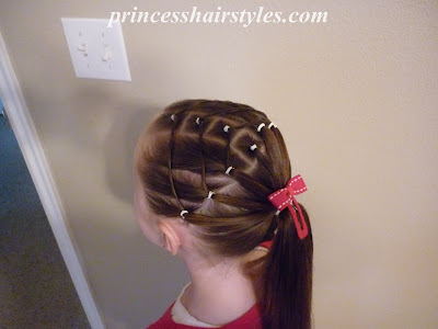 Hairstyles For Girls: Four Square Elastic Hairstyle