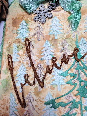 Sara Emily Barker http://sarascloset1.blogspot.com/ Christmas Tag #timholtz #stampersanonymous #sizzixalterations #distress 4