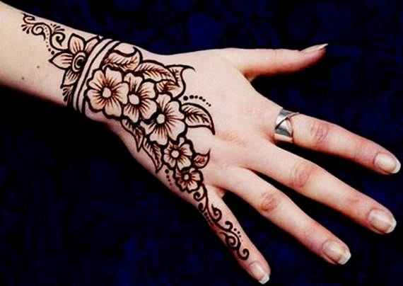  Gambar  25 Gambar  Henna Pengertian Melukis Tangan  Bunga  002 