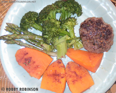 ROBBY ROBINSON'S DIET -  HEALTHY MEALS FOR MUSCLE GROWTH GROUND BEEF PATTY WITH  STEAMED VEGETABLES Robby's dietary anabolic SUPPLEMENTS, OILS and HERBS for natural fat loss and muscle growth at any age  ▶  www.robbyrobinson.net/anabolic-pack.php