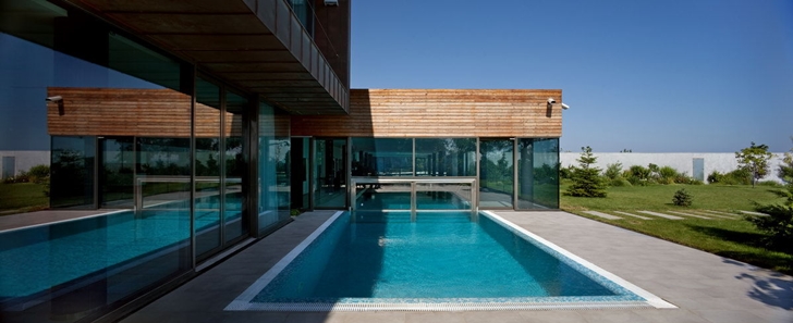 Swimming pool of Contemporary house in Ukraine by Drozdov & Partners
