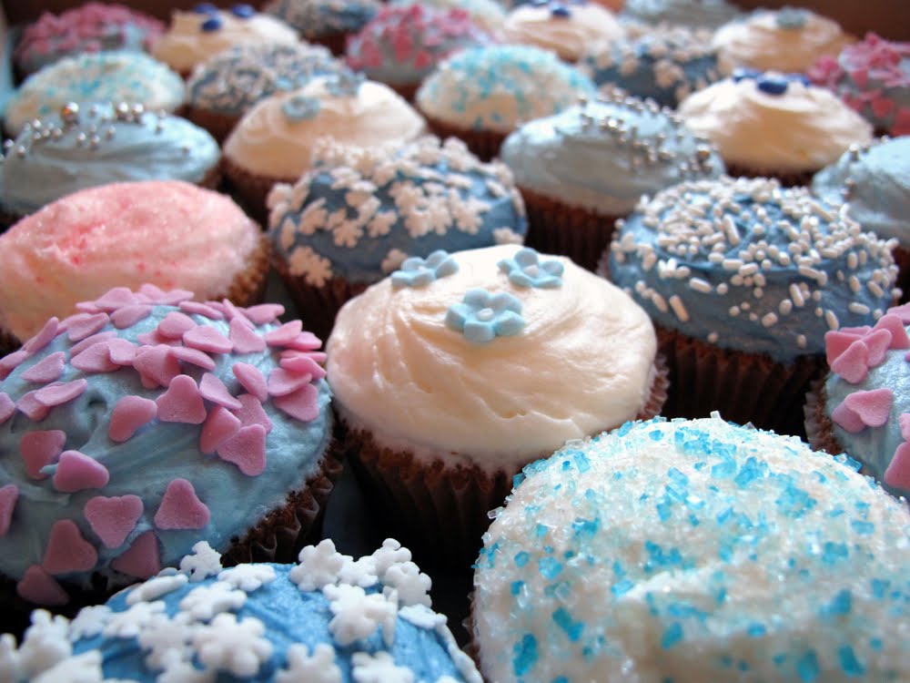 Blue And White Wedding Cupcakes. Blue, white and pink wedding