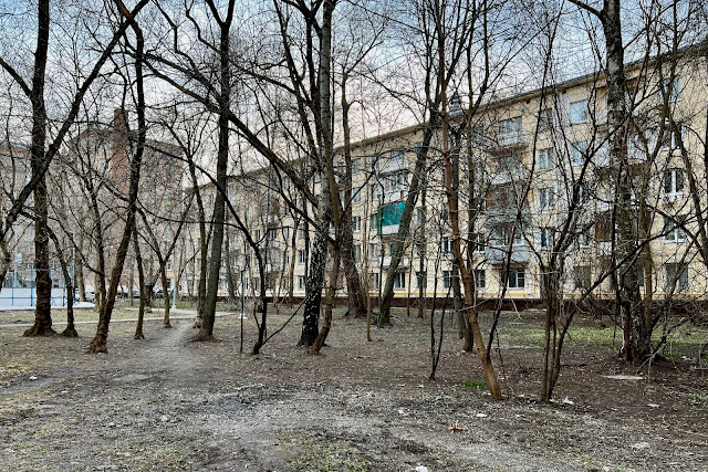 улица Сергея Эйзенштейна, дворы, жилой дом 1960 года постройки
