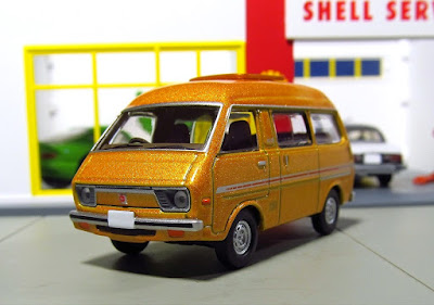 tomica limited vintage daihatsu delta van