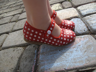 leren rood met witte stippen polka dot Spaanse flamenco schoenen zonder hak