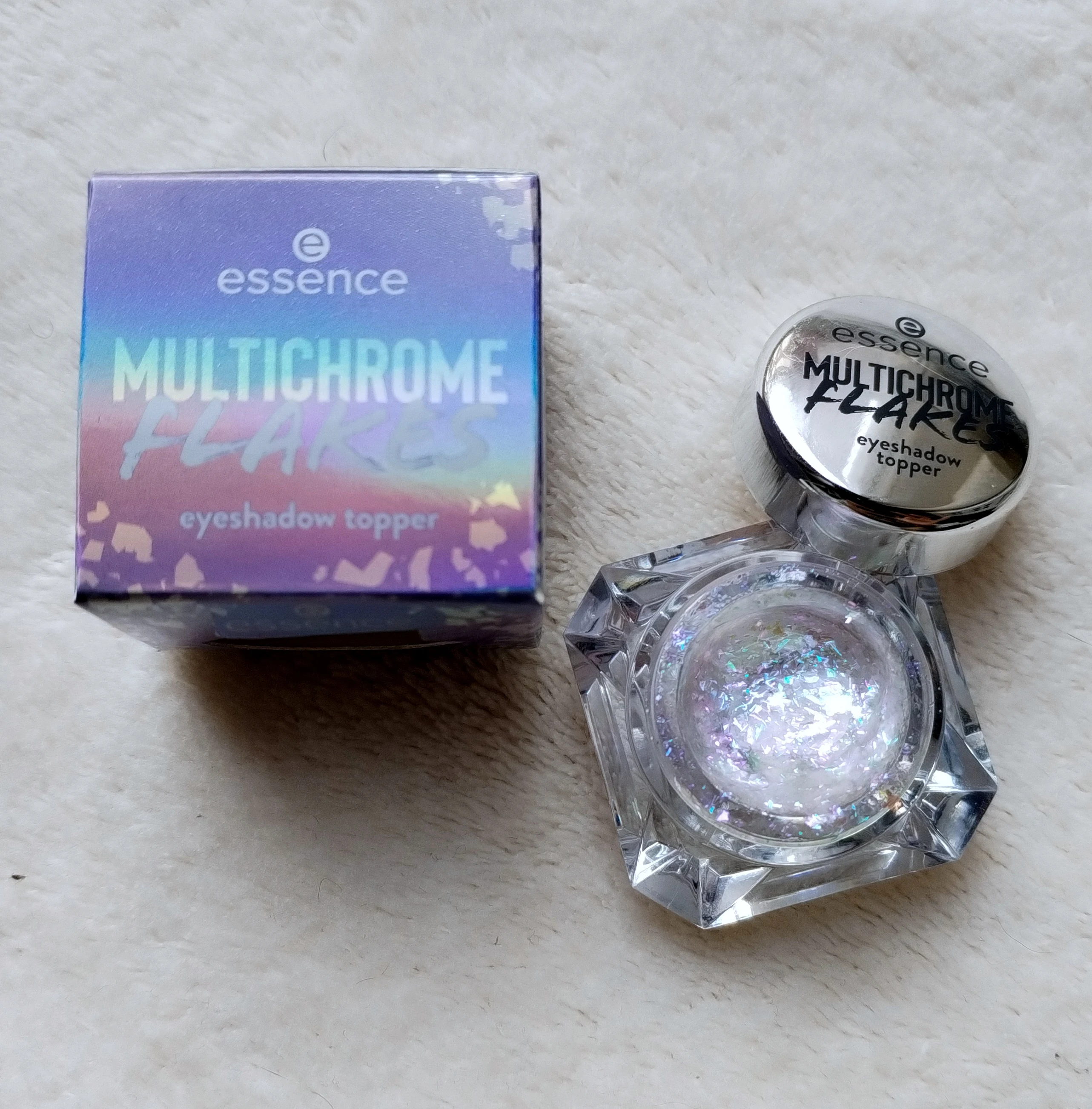 Pimper son make-up  avec les multichrome flakes de chez ESSENCE ! (dupe Danessa Myricks ?)