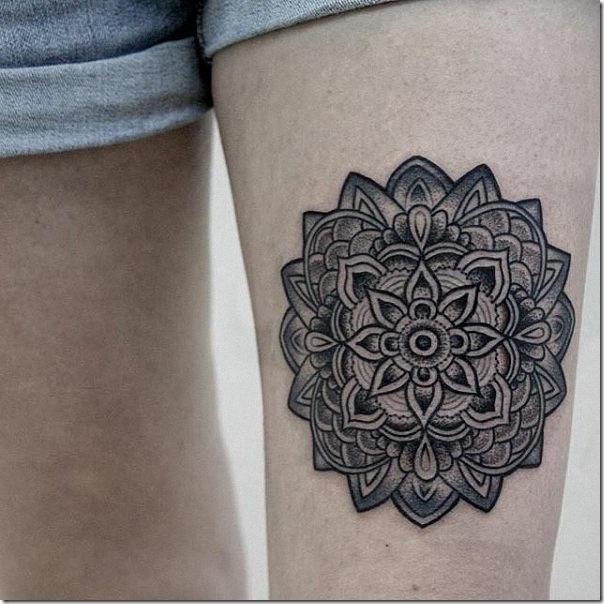 una_notable_y_elegante_mandala_en_el_muslo
