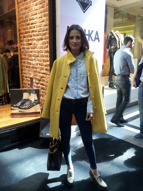 florencia-torrente-amarillo-yellow-coat-abrigo-invierno-2013-street-style-argentina