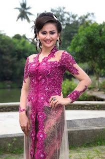 42 Contoh Warna Dan Model  Kebaya Wisuda  Favorit Mahasiswi 