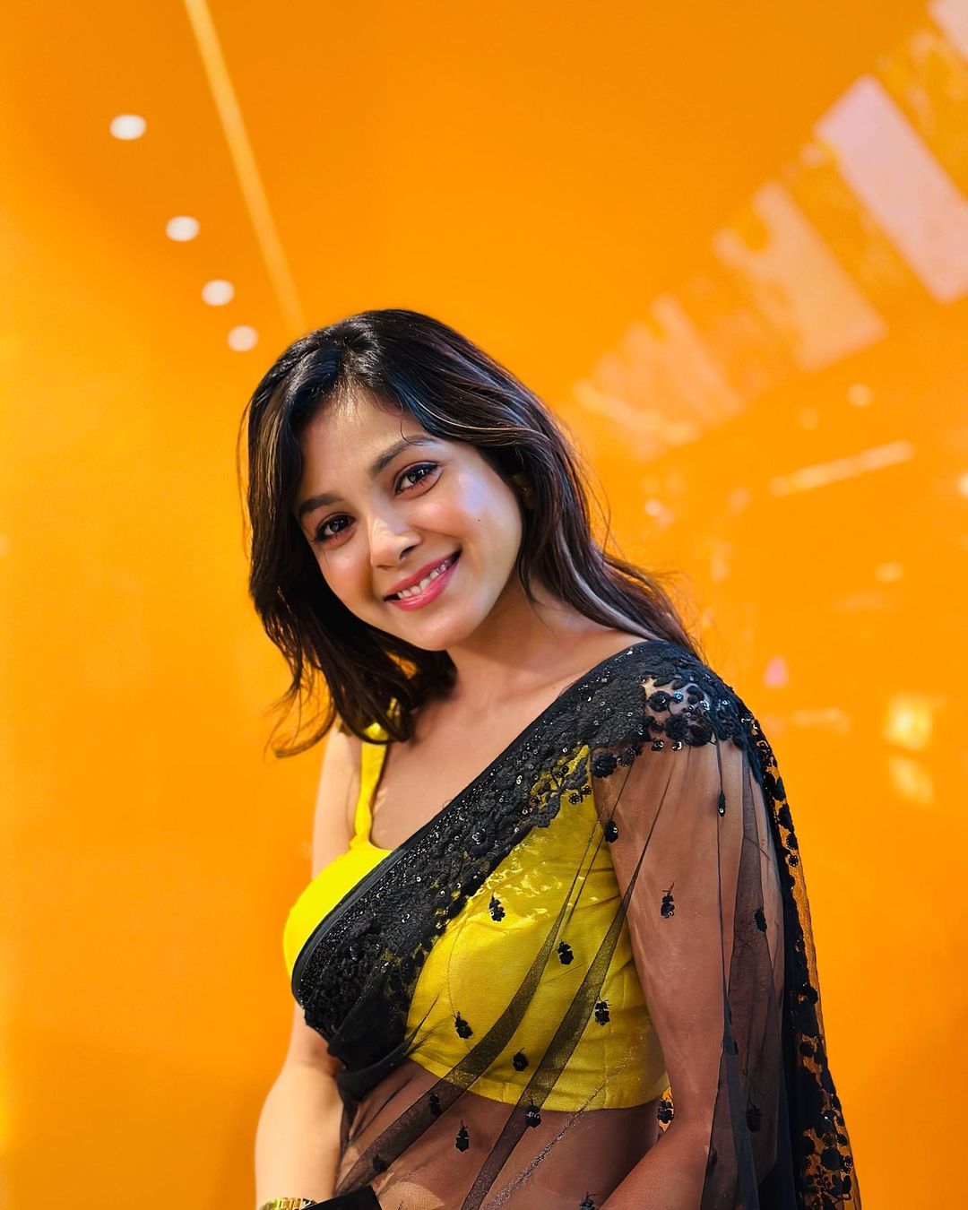 Actress-Sharly-Modak-looks-stunning-pictures-in-saree-09-Bengalplanet.com