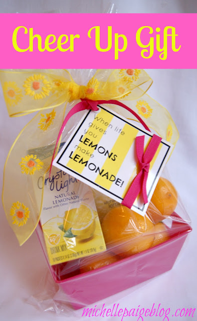 Lemons to lemonade printable gift tag @michellepaigeblogs.com